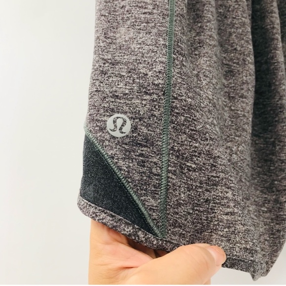 Lululemon Hotty Hot Low Rise 4" Athletic Shorts Gray Size 8 - Picture 7 of 7